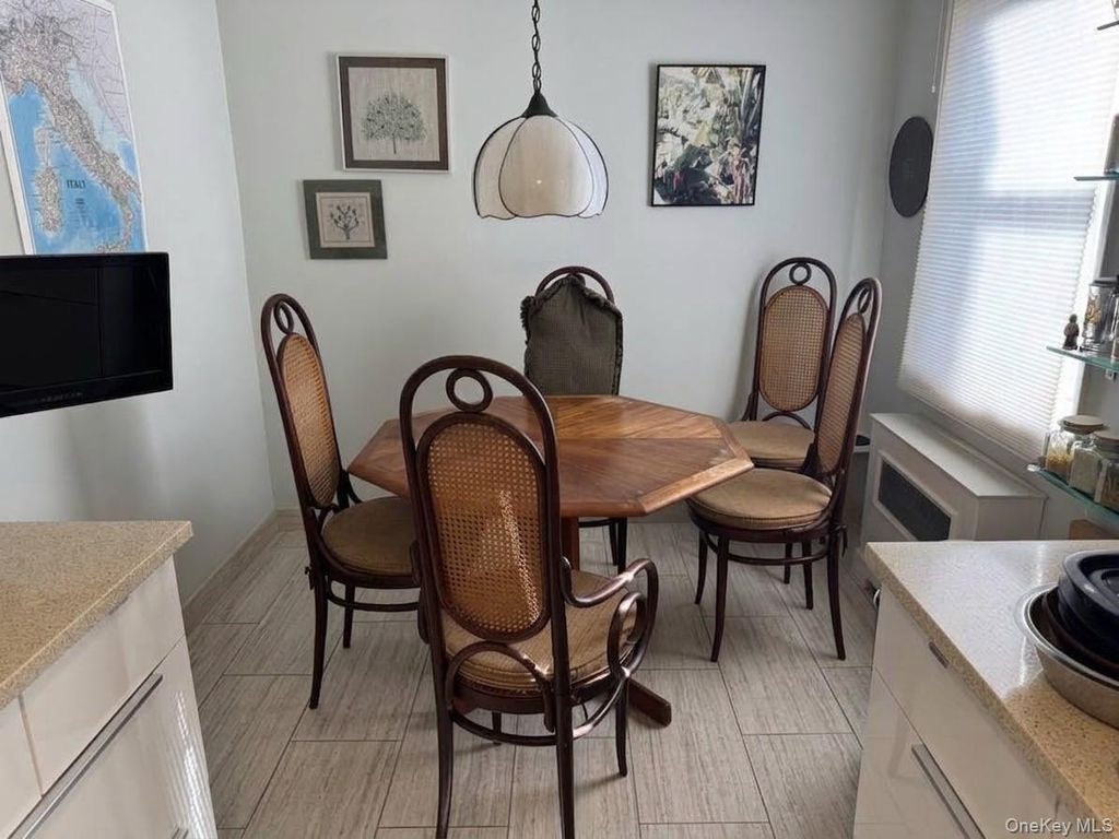74-45 Yellowstone Boulevard 5E, Rego Park, NY 11374 — photo 4