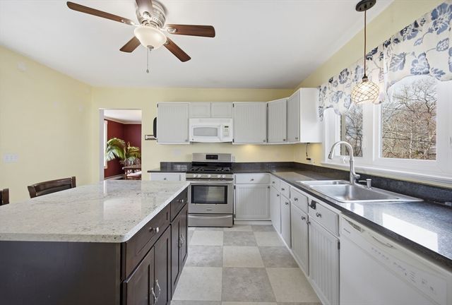 12 Savery Ave, Plymouth, MA 02360
