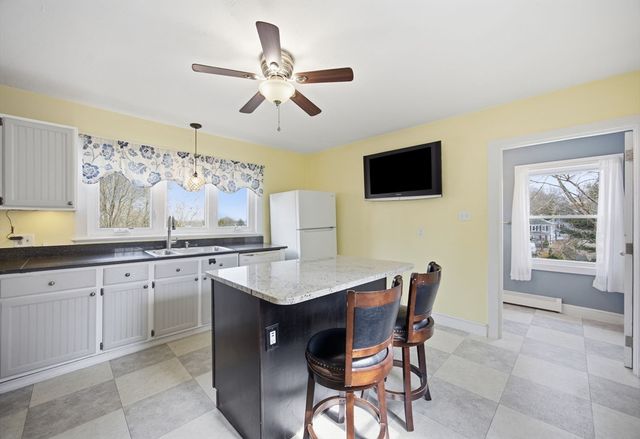 12 Savery Ave, Plymouth, MA 02360