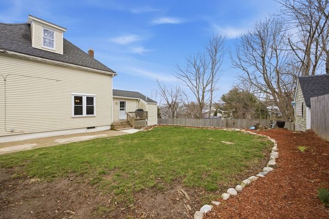 12 Savery Ave, Plymouth, MA 02360
