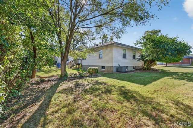 1110 Saint Bernadette Lane, Florissant, MO 63031