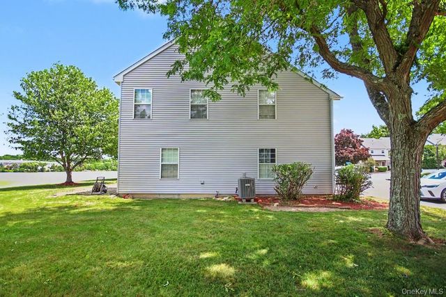 45 Kensington Way, Middletown, NY 10940