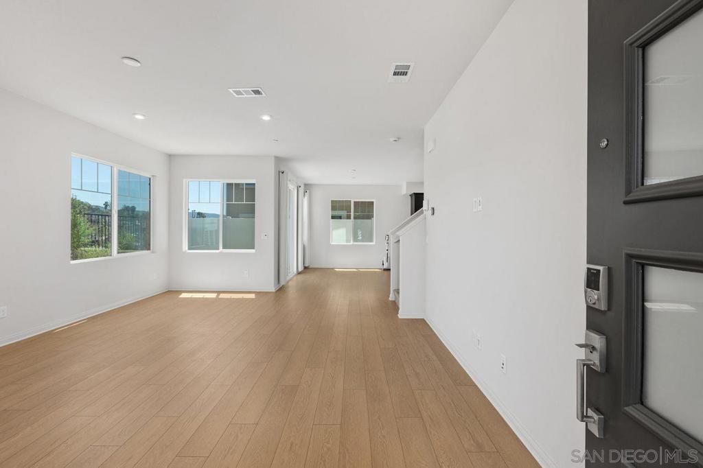 1512 Wingwood, Vista, CA 92083 — photo 4