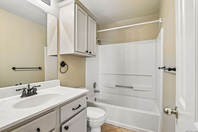 6106 WEXFORD BRK, San Antonio, TX 78240