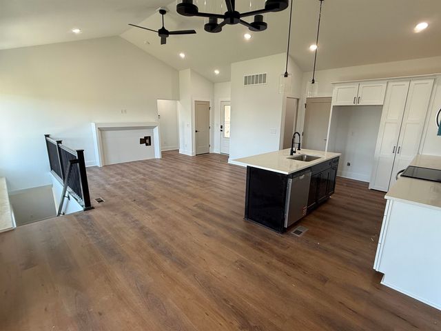 137 E Poplar Cir, Goddard, KS 67052