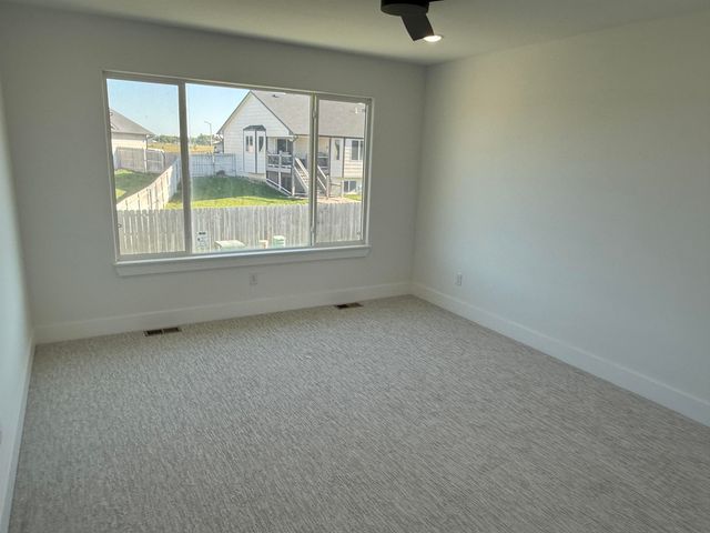137 E Poplar Cir, Goddard, KS 67052