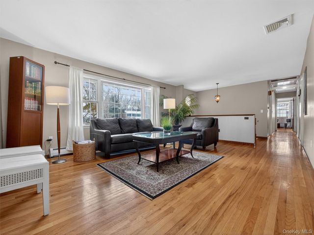 36 E Mayer Drive, Suffern, NY 10901