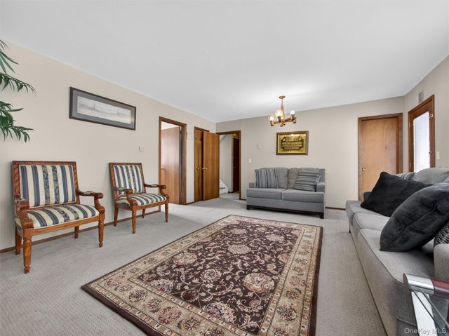 36 E Mayer Drive, Suffern, NY 10901