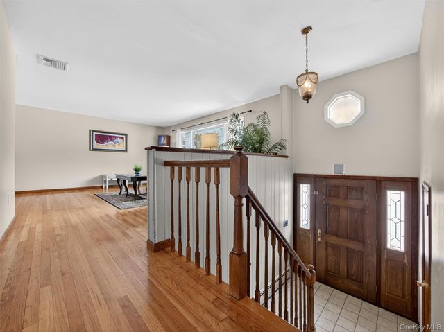 36 E Mayer Drive, Suffern, NY 10901