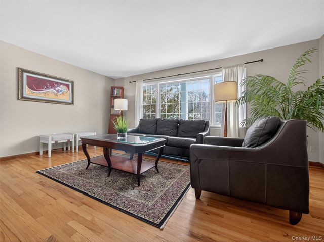 36 E Mayer Drive, Suffern, NY 10901