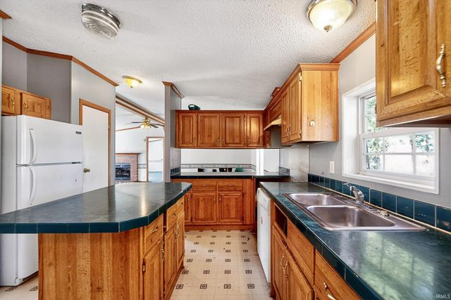 506 E Main Street, Chalmers, IN 47929