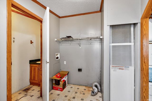 506 E Main Street, Chalmers, IN 47929