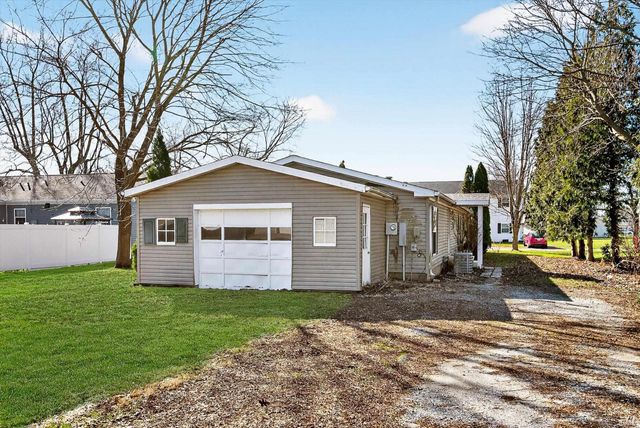 506 E Main Street, Chalmers, IN 47929