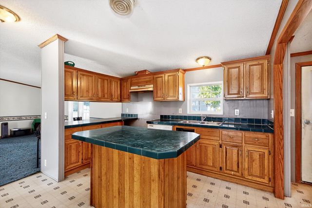 506 E Main Street, Chalmers, IN 47929