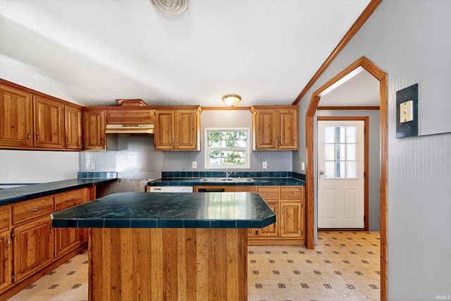 506 E Main Street, Chalmers, IN 47929