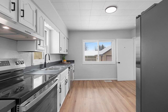 907 W OKLAHOMA STREET, Appleton, WI 54914