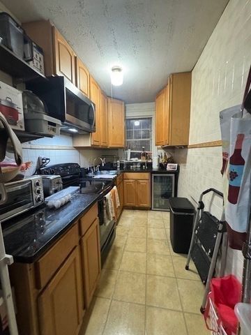 8 Fay Place, Haverhill, MA 01830