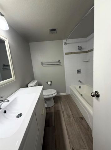 2425 Ashdale DR 64, Austin, TX 78757