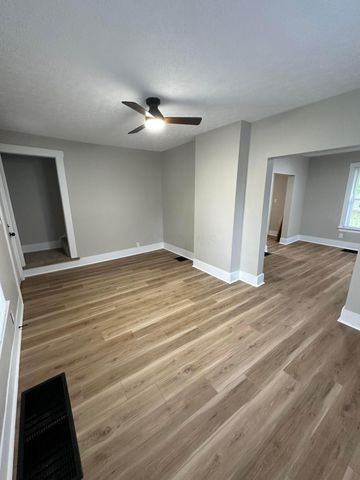 914 W Hubert Avenue, Lancaster, OH 43130