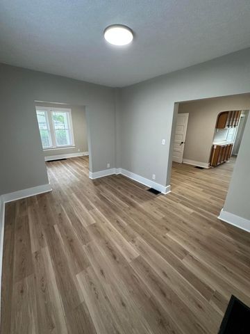 914 W Hubert Avenue, Lancaster, OH 43130