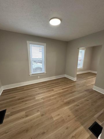 914 W Hubert Avenue, Lancaster, OH 43130