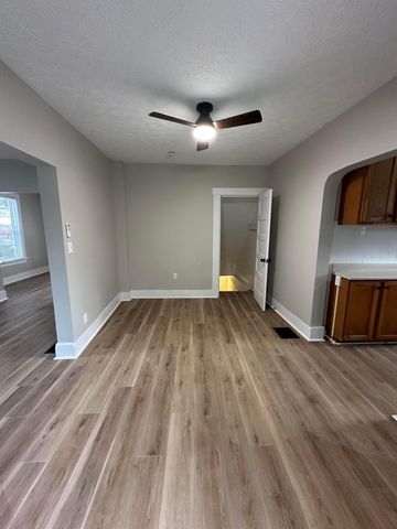 914 W Hubert Avenue, Lancaster, OH 43130