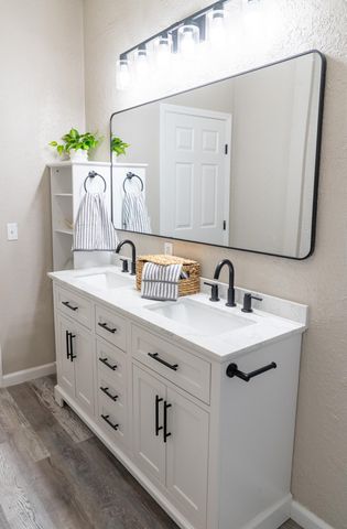 710 S Glenn St, Wichita, KS 67213