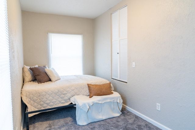 710 S Glenn St, Wichita, KS 67213