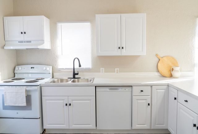 710 S Glenn St, Wichita, KS 67213