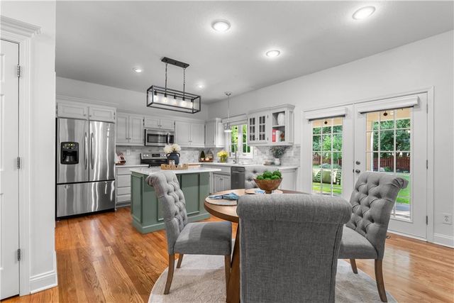 1041 SW Ellis Drive, Lee's Summit, MO 64081