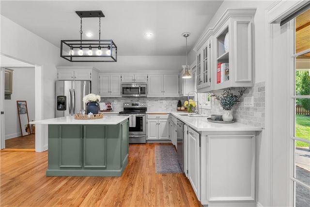 1041 SW Ellis Drive, Lee's Summit, MO 64081