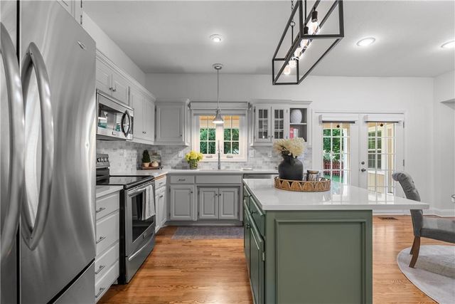 1041 SW Ellis Drive, Lee's Summit, MO 64081