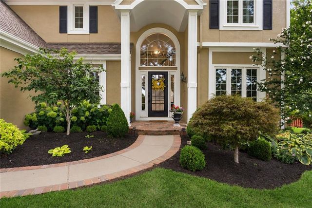 1041 SW Ellis Drive, Lee's Summit, MO 64081