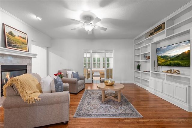 1041 SW Ellis Drive, Lee's Summit, MO 64081