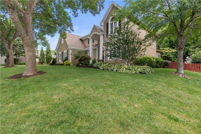 1041 SW Ellis Drive, Lee's Summit, MO 64081
