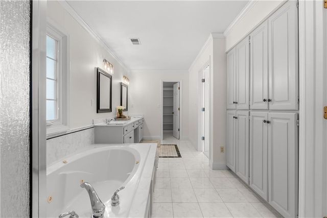 1041 SW Ellis Drive, Lee's Summit, MO 64081