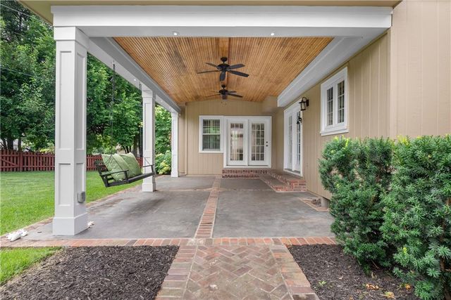1041 SW Ellis Drive, Lee's Summit, MO 64081