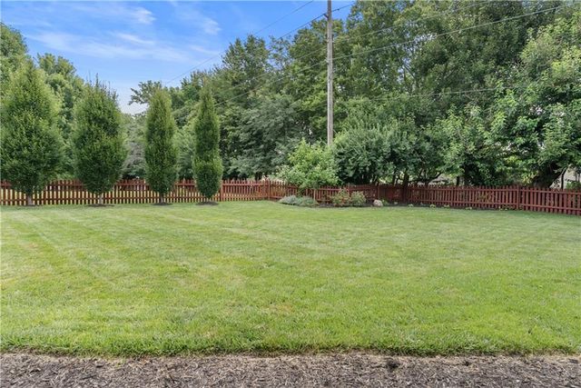 1041 SW Ellis Drive, Lee's Summit, MO 64081