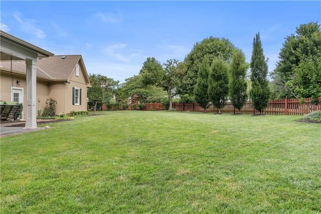 1041 SW Ellis Drive, Lee's Summit, MO 64081