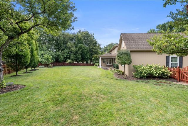 1041 SW Ellis Drive, Lee's Summit, MO 64081