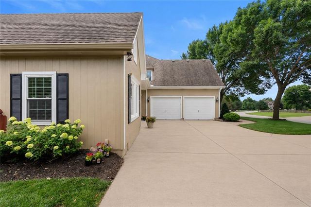 1041 SW Ellis Drive, Lee's Summit, MO 64081