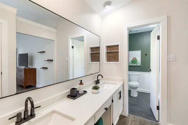 565 Yellowstone Drive, Grapevine, TX 76051