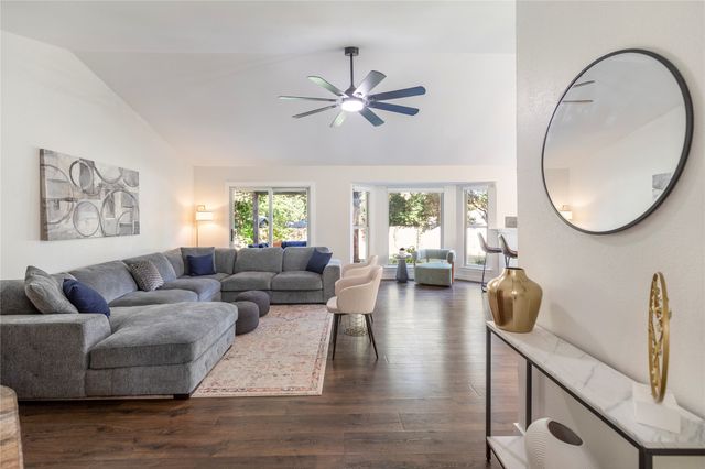 565 Yellowstone Drive, Grapevine, TX 76051