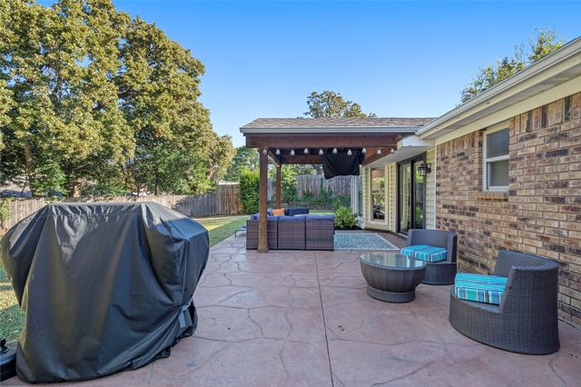 565 Yellowstone Drive, Grapevine, TX 76051