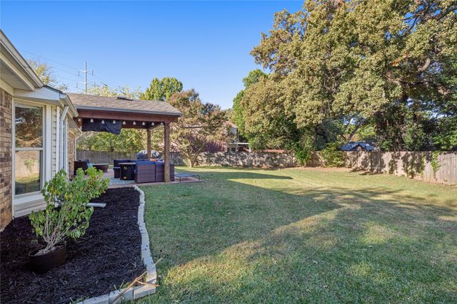 565 Yellowstone Drive, Grapevine, TX 76051