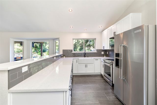 565 Yellowstone Drive, Grapevine, TX 76051