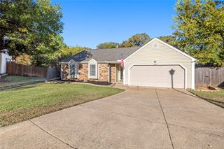 565 Yellowstone Drive, Grapevine, TX 76051