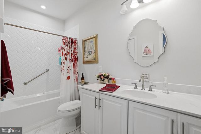 380 HUNTINGTON LN, Ambler, PA 19002