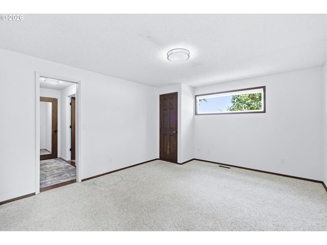 720 Ne 31ST Pl, Canby, OR 97013
