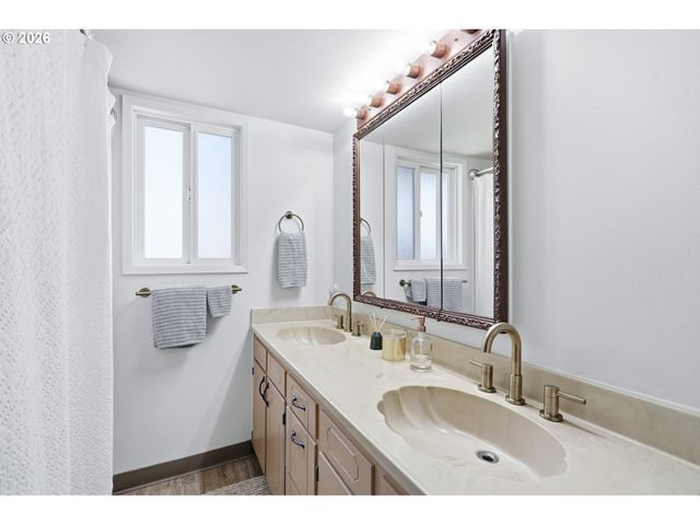 720 Ne 31ST Pl, Canby, OR 97013